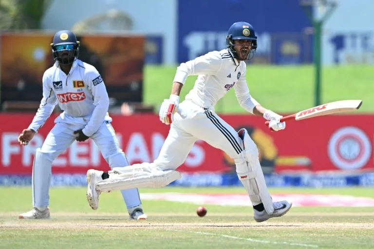 India extend lead to 294 in first Sri Lanka Test