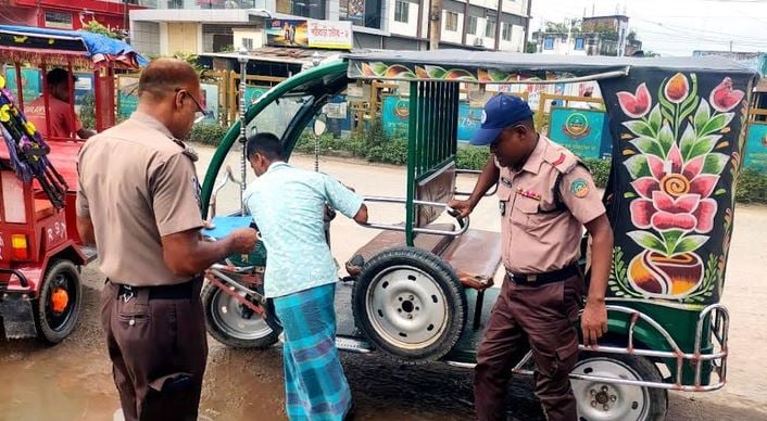 RpMP files 59 cases, seizes 65 auto-rickshaws in Rangpur