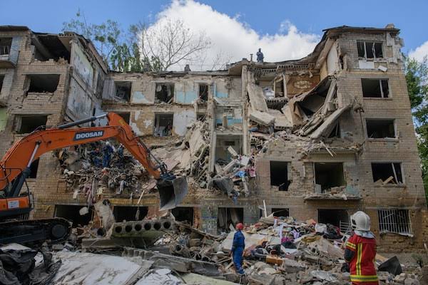 Kyiv air alert forces Ukraine, Belgium FMs into bomb shelter