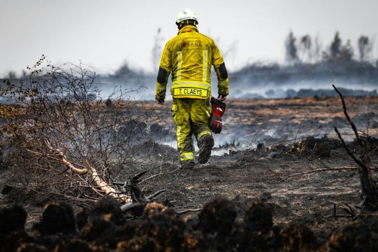 Belgian wildfire 'encircled' but situation still 'complicated'