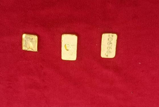 One held with gold worth over Tk 77 lakh in Jashore 