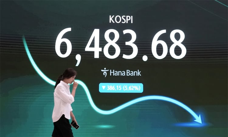 Stocks waver, dollar drops as US Treasury moves to lower bond yields