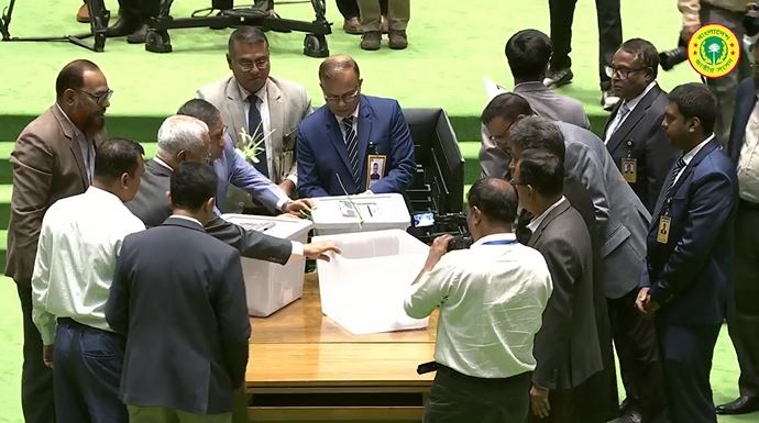 Voting ends; counting begins in presidential election