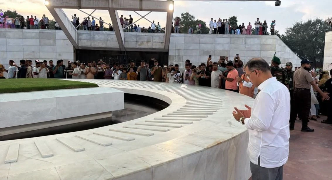 PM offers ziarat at graves of Ziaur Rahman, Khaleda Zia