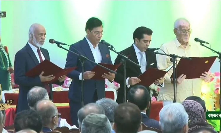 Four new ministers, two state ministers take oath