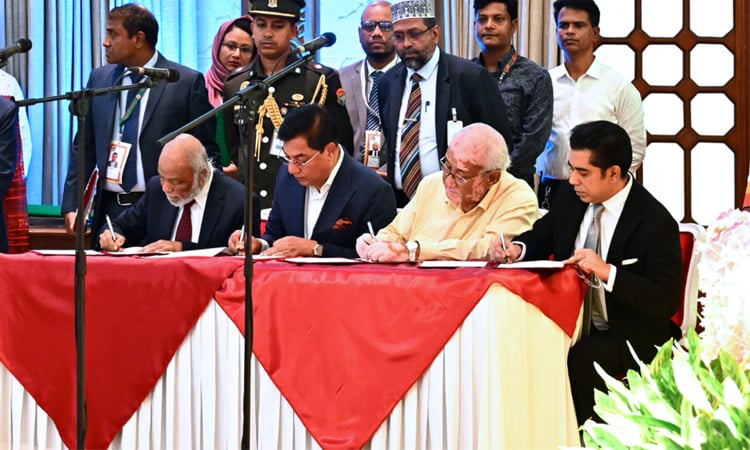 Govt reshuffles cabinet