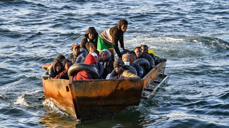 14 migrants missing after boat sinks off Tunisia coast