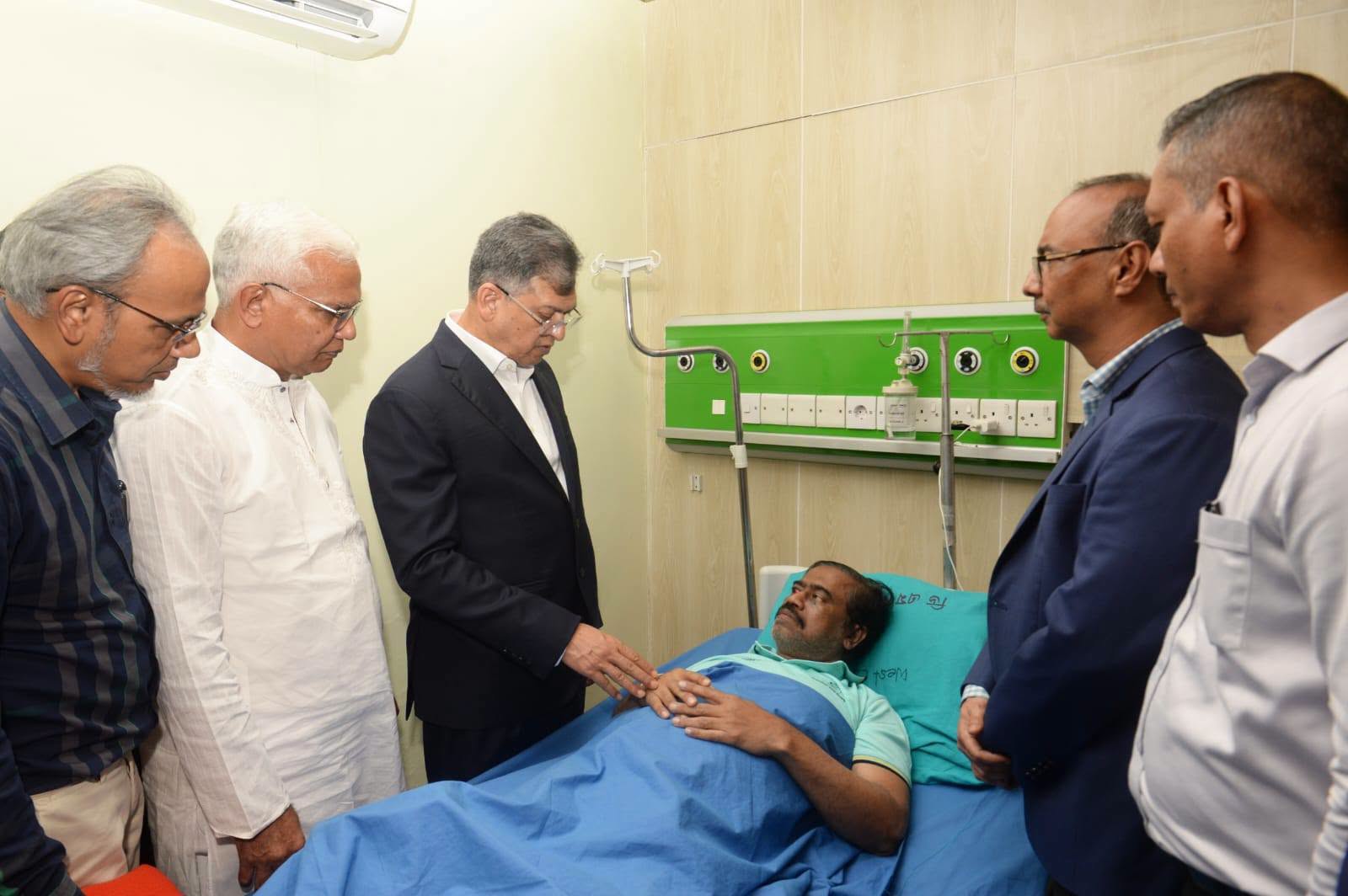Two ministers visit injured physician Asad at DMCH
