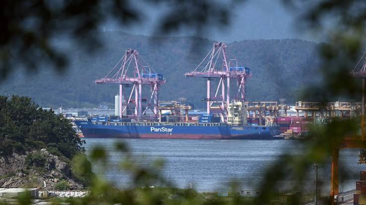 South Korea sends trial container ship through Arctic route: ministry