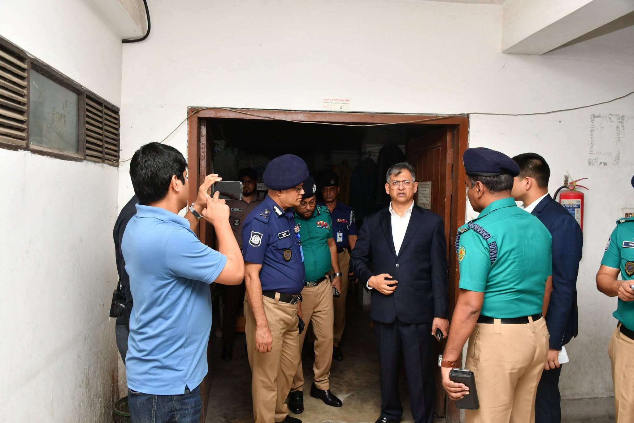 Salahuddin makes surprise visit to Tejgaon Police Station, orders prompt service for people 