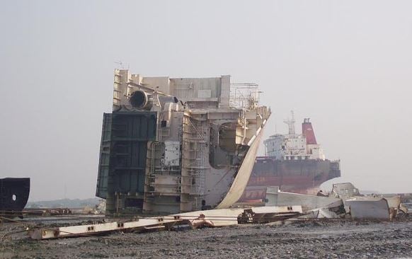 Chattogram ship-breaking yard workers dies after 8 days