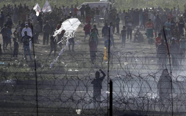 Israel warns Hamas over kite launches from Gaza