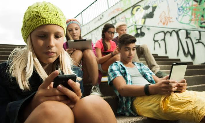 France readies high school phone ban from new term
