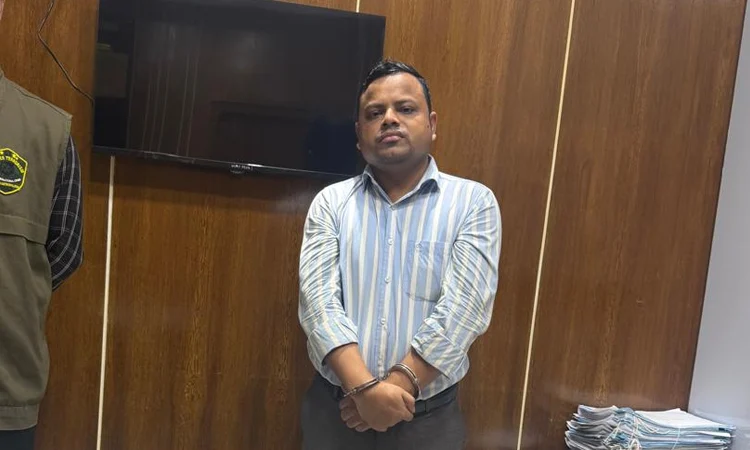 Man arrested for fake FB accounts using PM family members’ names 