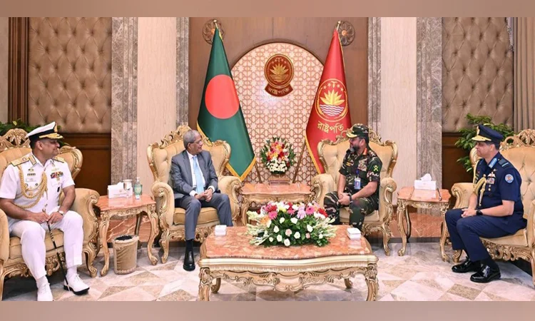 Chiefs of three services call on President
