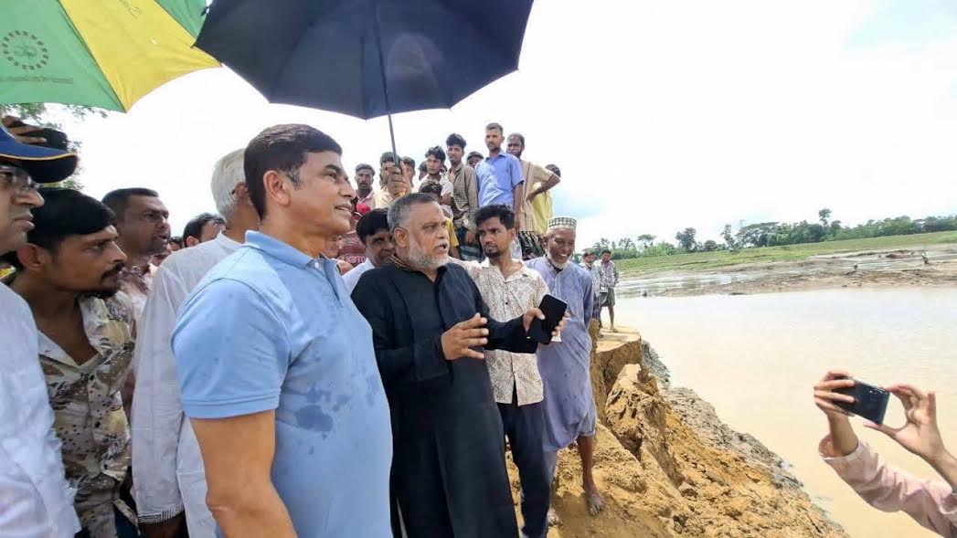 Farhad Hossain Azad visits breached embankment of Khowai River