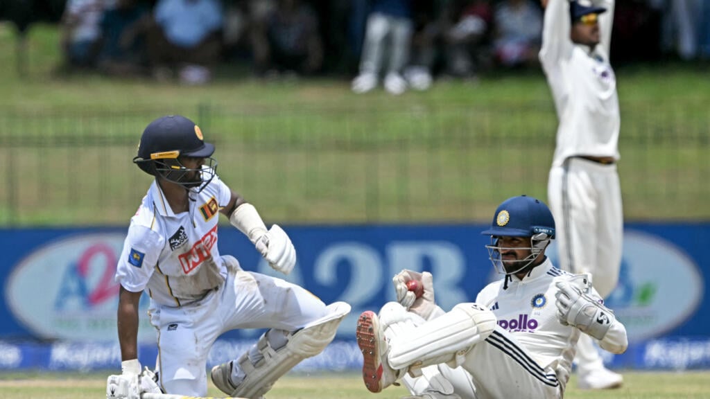 Sri Lanka trail India by 238 runs in second Test