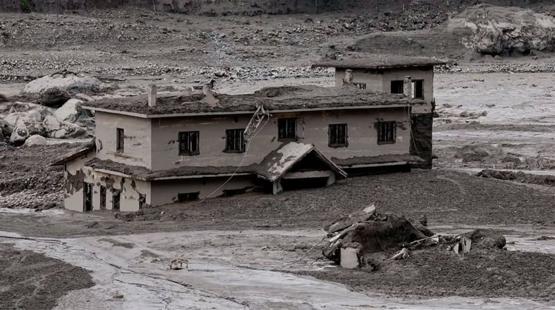 Hundreds missing after Nepal-Tibet flood kills 98