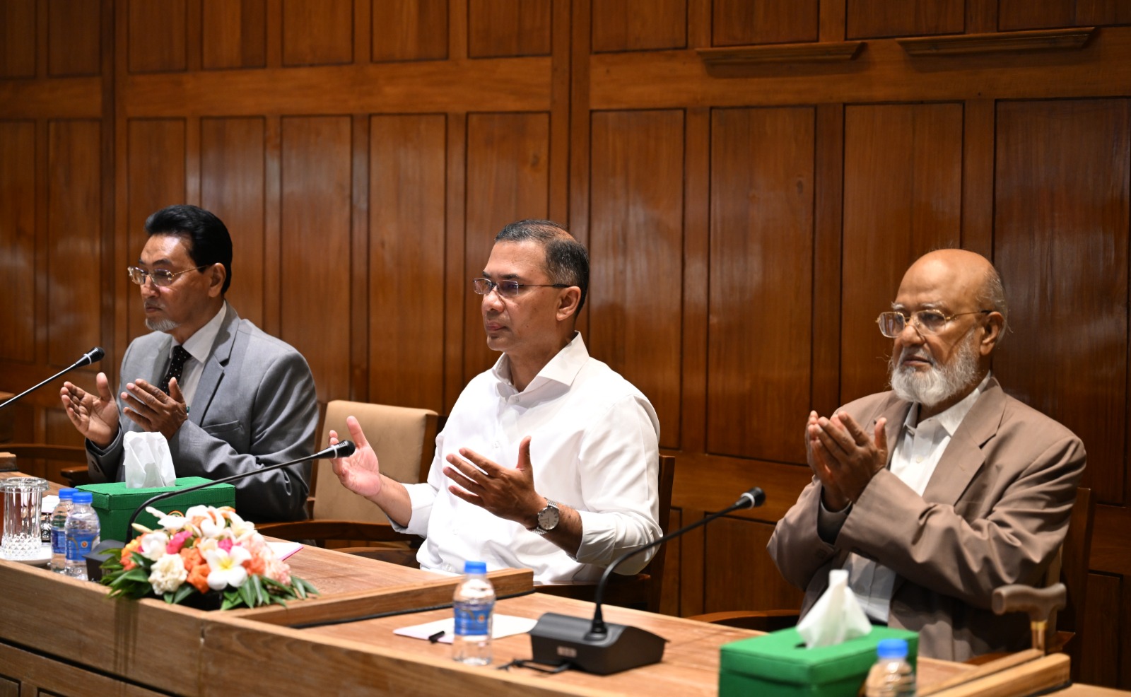 PM chairs meeting of ruling party MPs