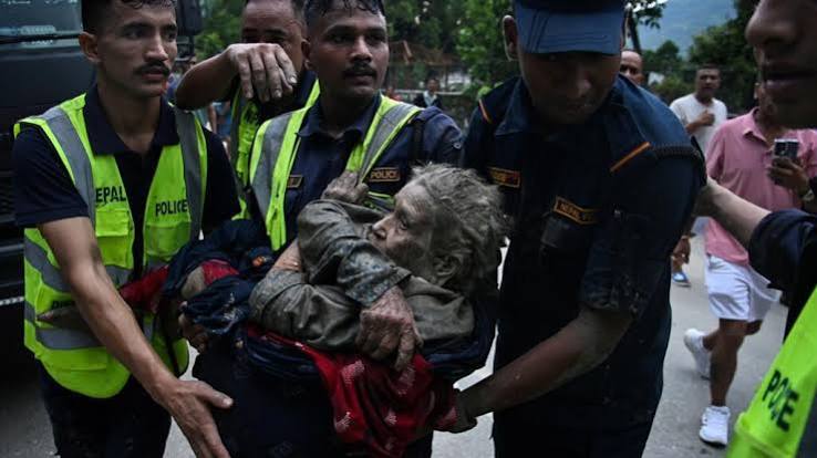 Death toll rises, rescuers search for 1,400 missing after Nepal-Tibet floods