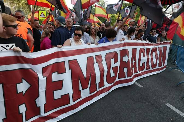 Spanish govt urges calm after anti-migrant protesters clash with police