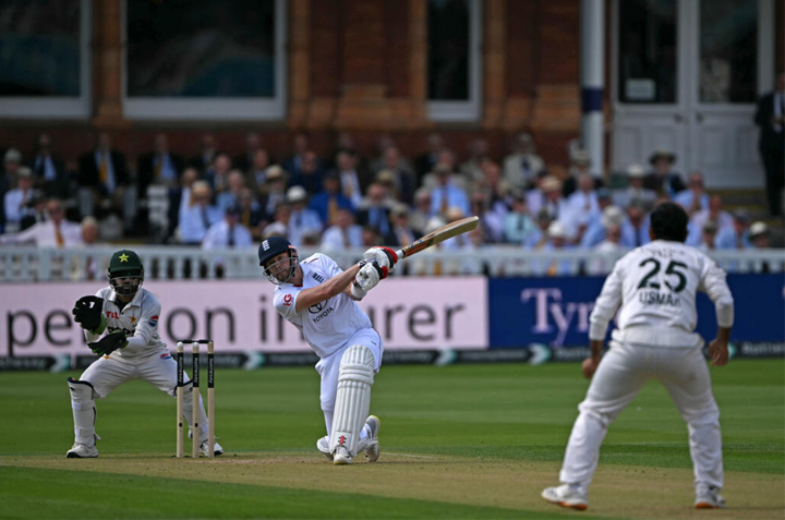 Last-wicket duo take England to 290 all out in 2nd Test against Pakistan