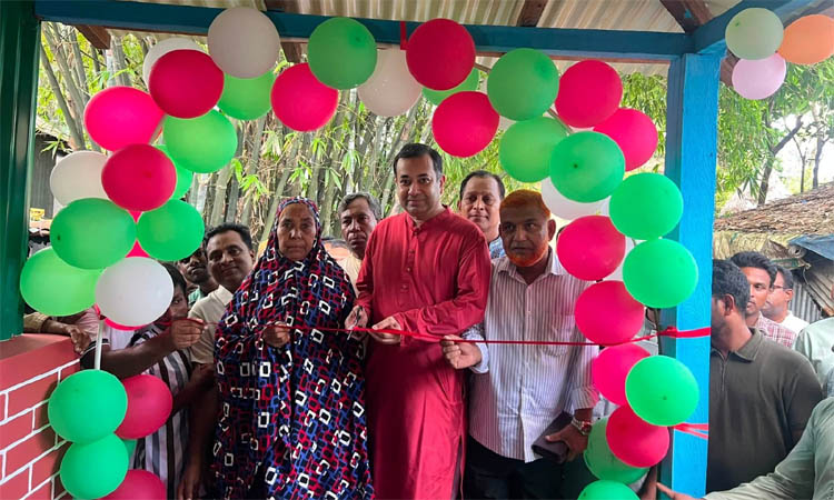 Yasser hands over 'Swapno Bari' to 36 homeless families in Nandail
