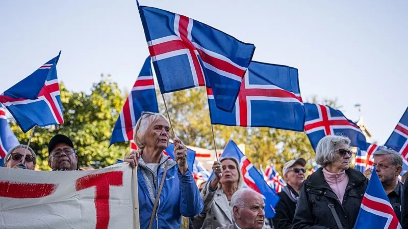 Iceland votes on whether to resume EU membership talks