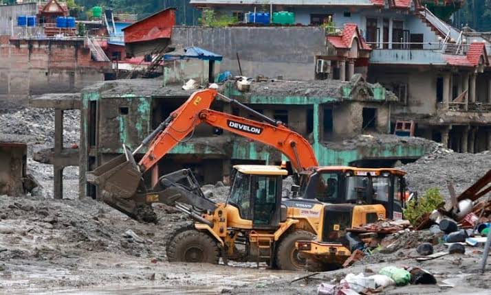 Nepal rescuers drill for 100 trapped tunnel workers