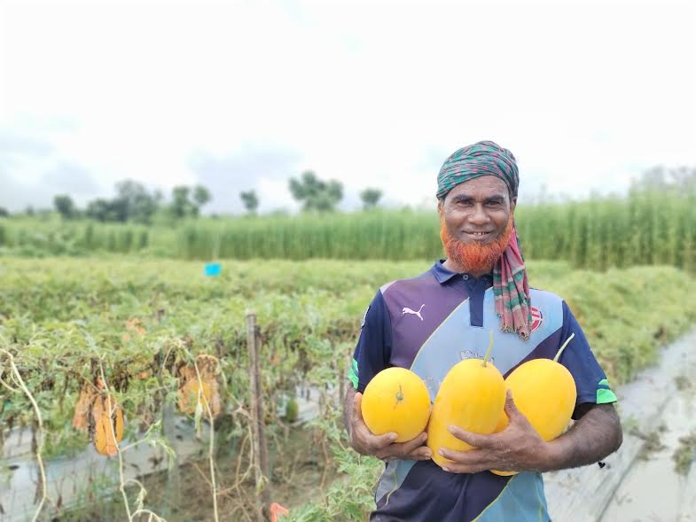 Off-season watermelon cultivation gains popularity among Satkhira farmers