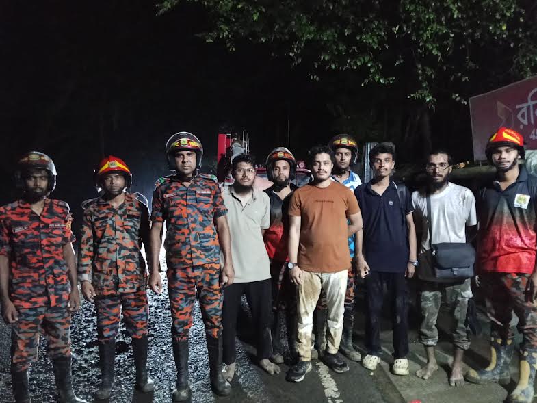 Stranded tourists rescued from Kaptai hilly region