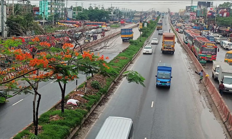 Traffic flow becomes normal on Dhaka-Chattogram highway after repair works