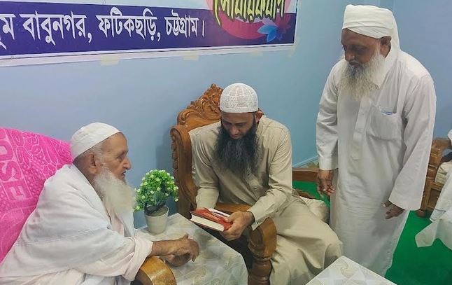 State Minister for Religion meets Ameer of Hefazat-e-Islam in Ctg