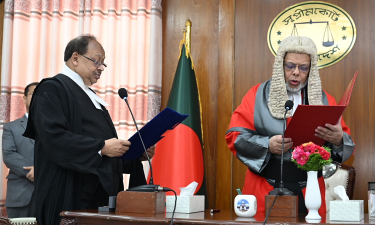 CJ administers oath to Justice Habibul Gani