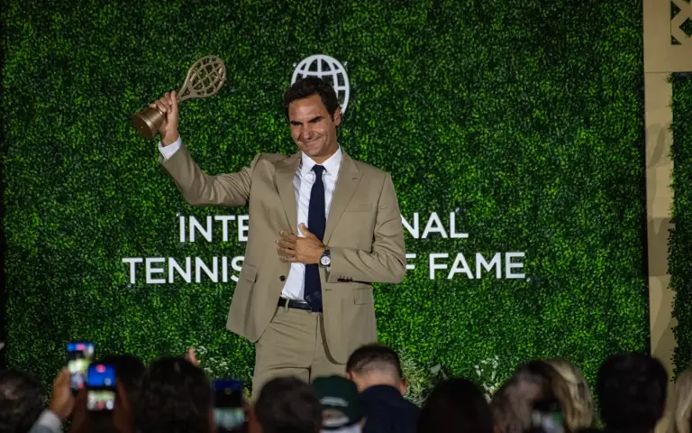 Emotional Federer inducted into tennis Hall of Fame