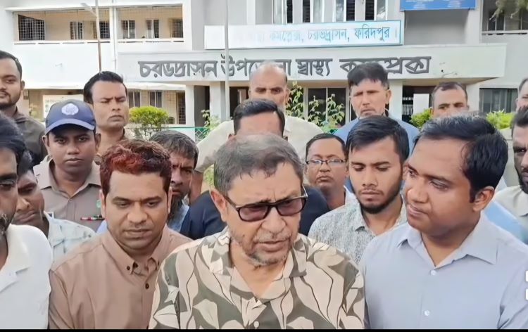 Sakhawat makes surprise visit to Charbhadrasan Upazila Health Complex