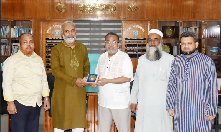 Barishal University VC pays courtesy call on KU VC