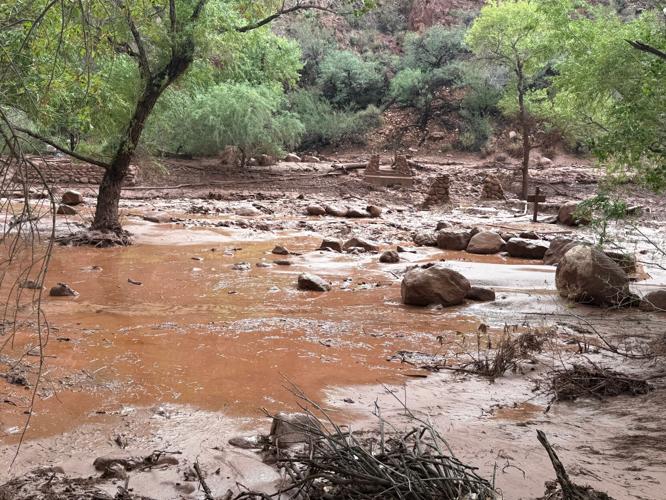Grand Canyon flash flood leaves one dead, around 15 missing