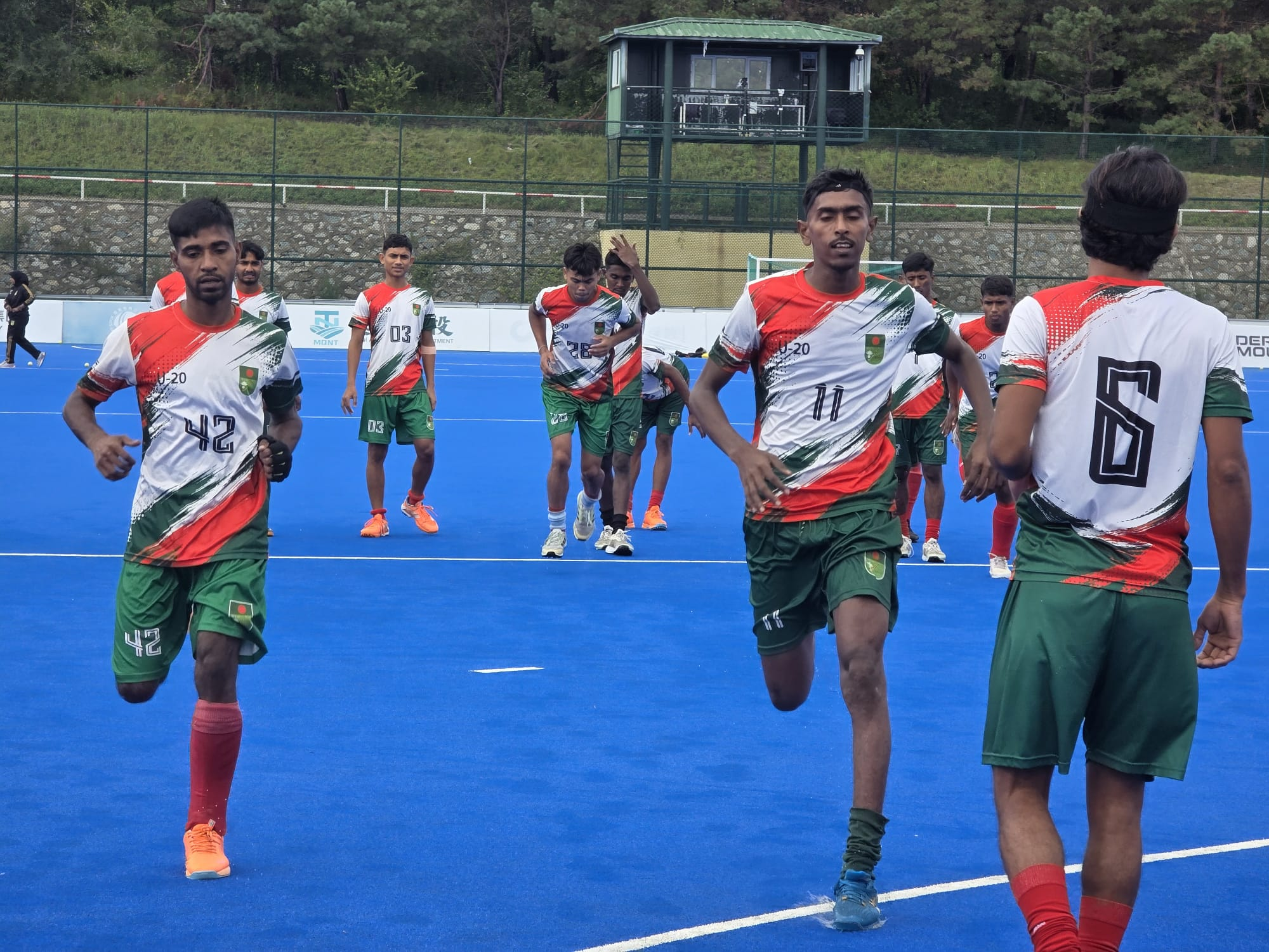 Men's, women's hockey team hold 1st training