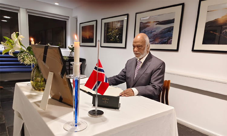 LGRD Minister signs condolence book on death of Norway’s King