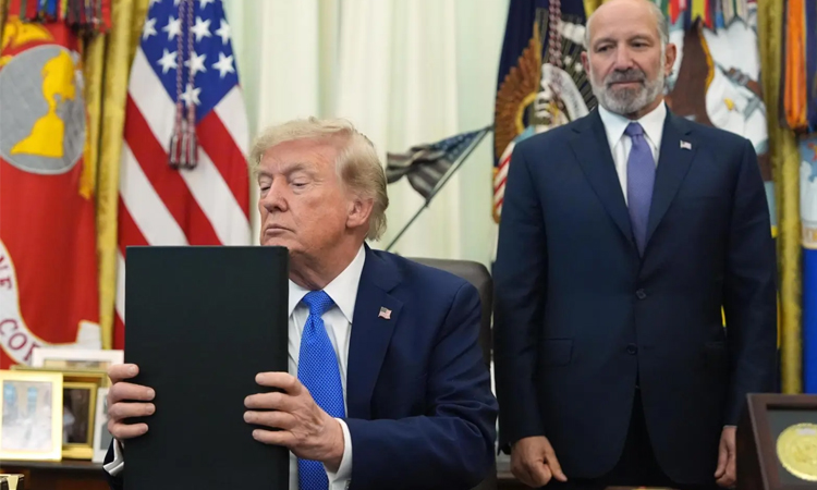 Judge blocks new Trump bid against birthright citizenship