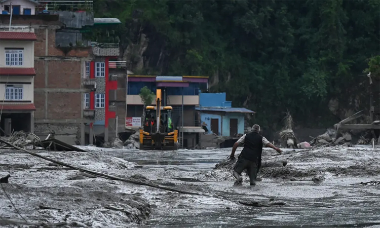 'We were incredibly lucky', says Swiss survivor of Nepal floods
