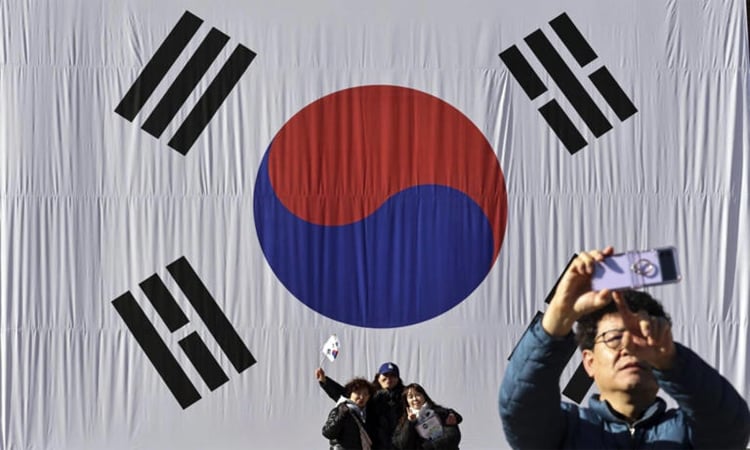 South Korea accelerates bid to put govt bodies outside of Seoul
