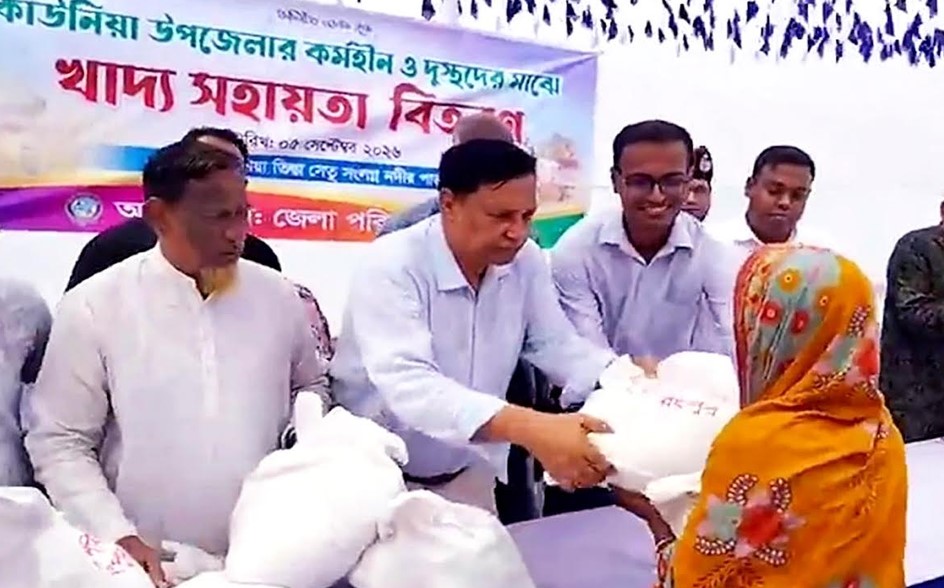 300 unemployed, distressed families get food assistance in Rangpur