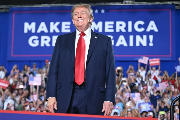 'Trumpapalooza' tests Republican bet on unpopular US president