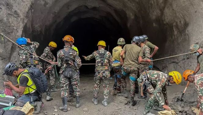 Nepal tunnel rescues face 'unprecedented' challenge
