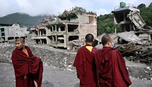 Nepal holds day of mourning as families pray missing still alive