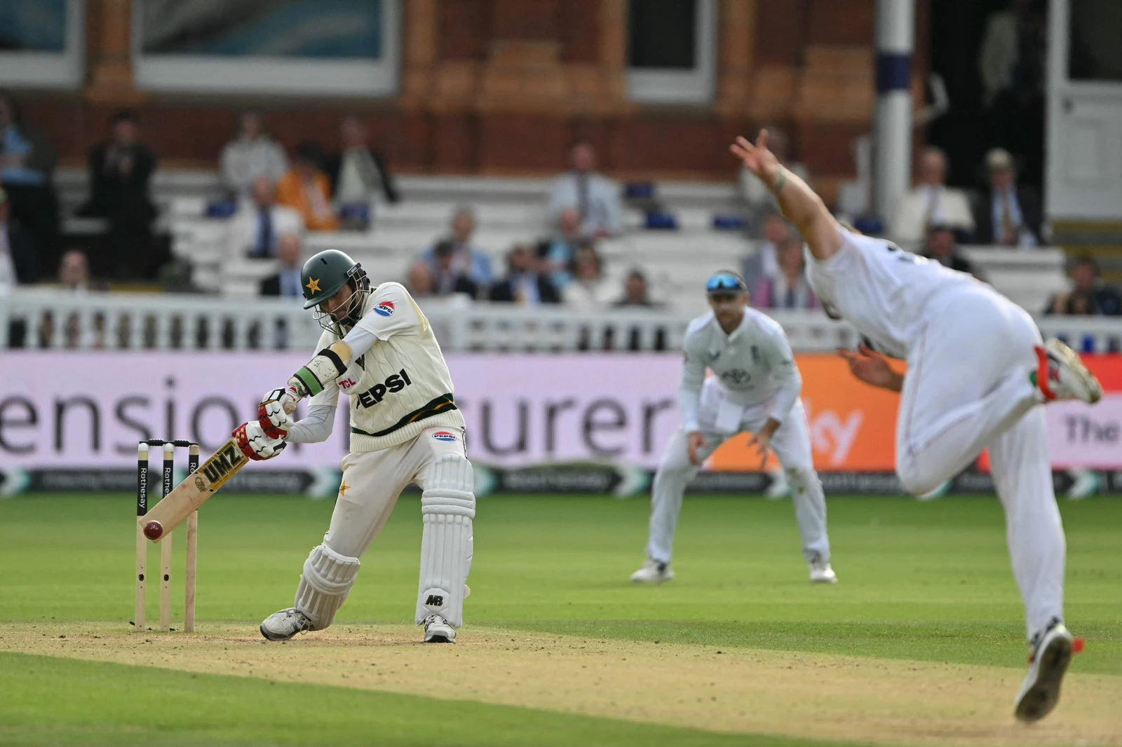 Pakistan roll the dice in search of consolation win over England