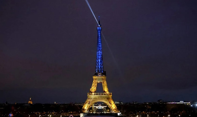 Eiffel Tower reopens after spat over removing women staff: AFP