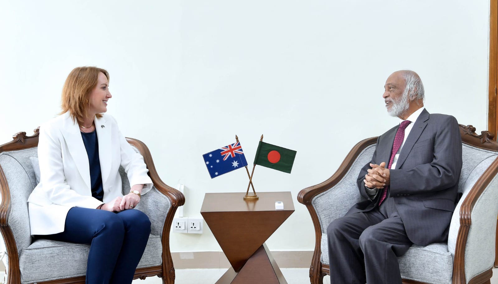 Moyeen Khan for strengthening local govt system to reinforce democratic practices